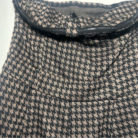 Houndstooth Patterned Sleeveless Jumpsuit - Picture 7 of 10